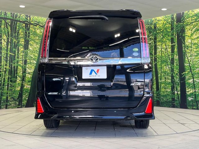 TOYOTA NOAH 4WD 2019
