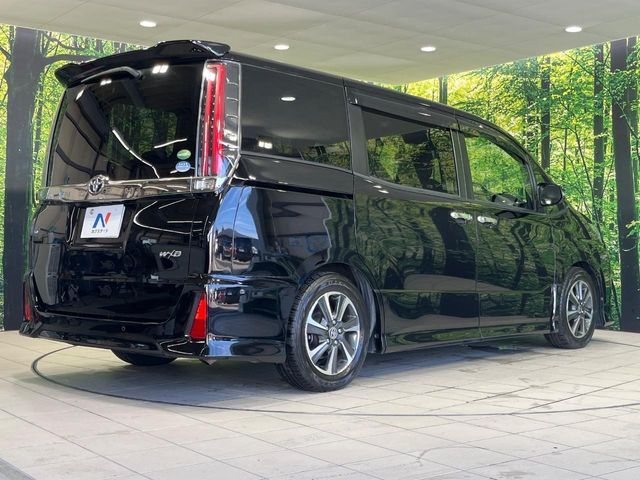 TOYOTA NOAH 4WD 2019