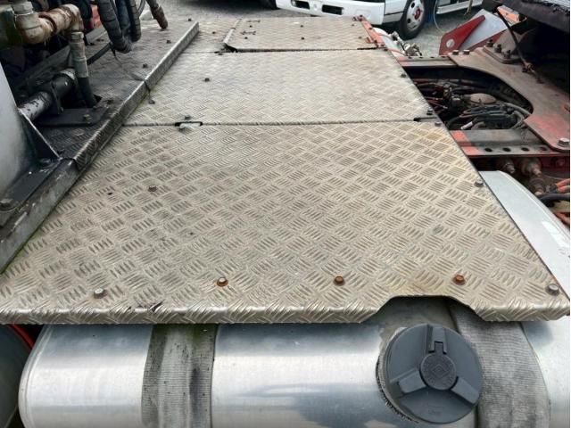 NISSAN DIESEL Quon 2013