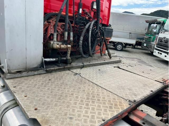 NISSAN DIESEL Quon 2013