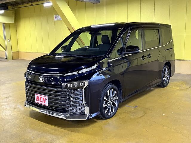 TOYOTA VOXY 2022