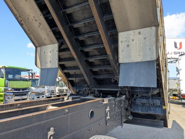 MITSUBISHI FUSOU SUPER GREAT 2015