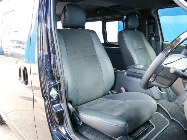 TOYOTA HIACE van 4WD 2023