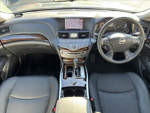 NISSAN FUGA HYBRID 2010