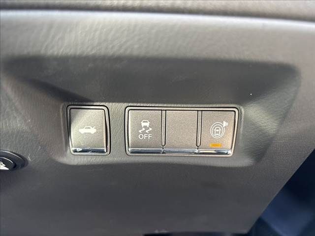 NISSAN FUGA HYBRID 2010