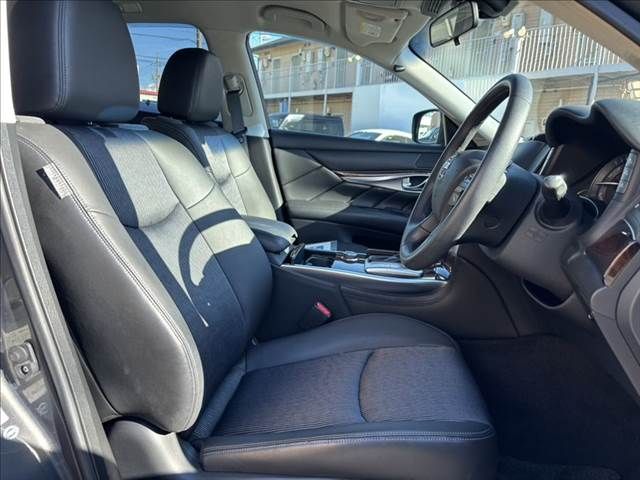 NISSAN FUGA HYBRID 2010