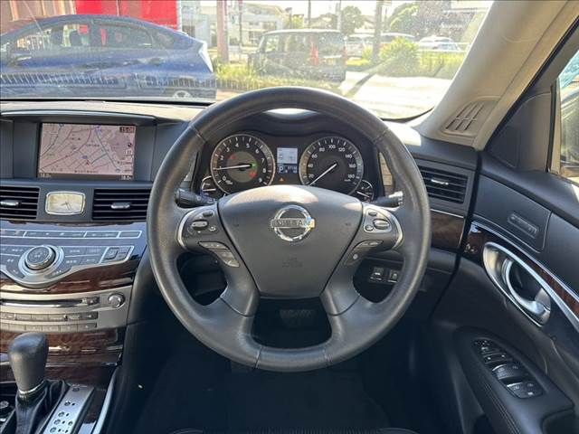 NISSAN FUGA HYBRID 2010