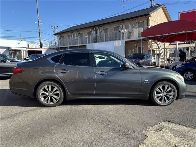 NISSAN FUGA HYBRID 2010