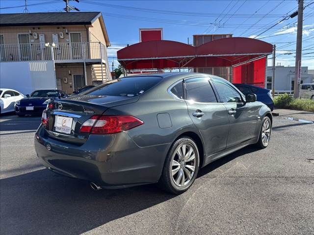 NISSAN FUGA HYBRID 2010