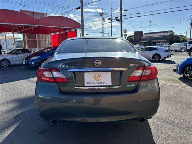 NISSAN FUGA HYBRID 2010