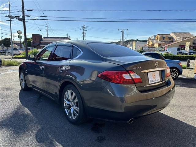 NISSAN FUGA HYBRID 2010