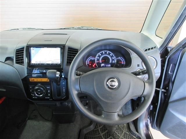 NISSAN ROOX 2010