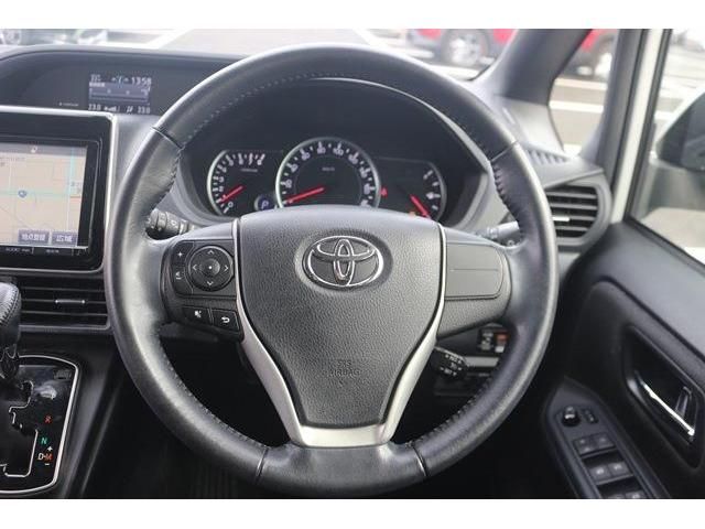 TOYOTA VOXY 2014