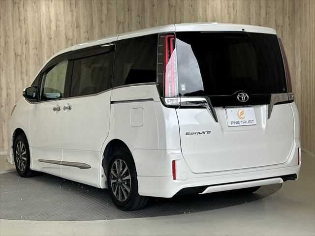 TOYOTA ESQUIRE 2018