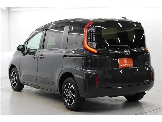 TOYOTA SIENTA HYBRID 2023