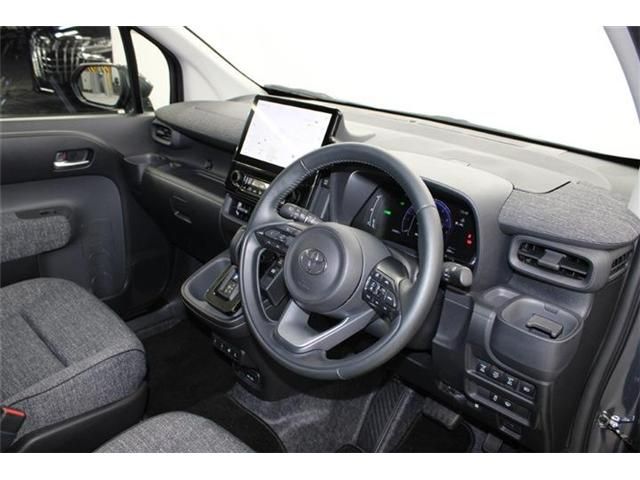 TOYOTA SIENTA HYBRID 2023