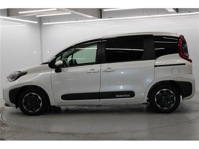 TOYOTA SIENTA HYBRID 2022