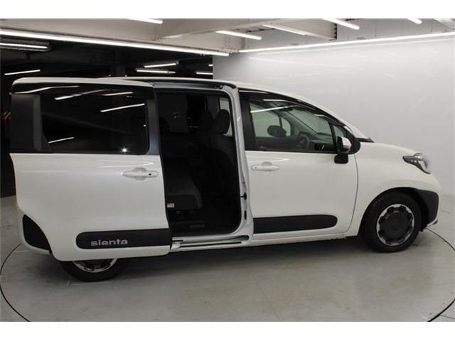 TOYOTA SIENTA HYBRID 2022