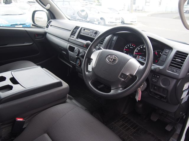 TOYOTA HIACE van 4WD 2019