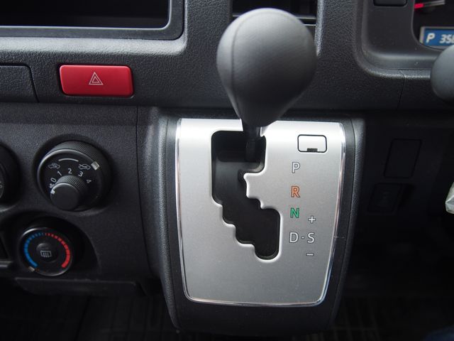 TOYOTA HIACE van 4WD 2019