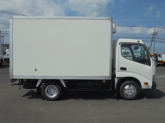 TOYOTA DYNA 2016