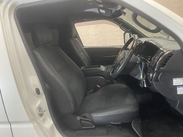 TOYOTA HIACE van 2WD 2022