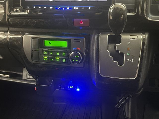 TOYOTA HIACE van 2WD 2022