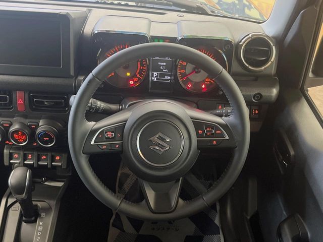 SUZUKI JIMNY NOMADE 2025