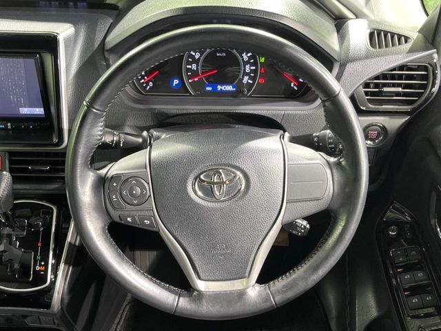 TOYOTA VOXY 2019