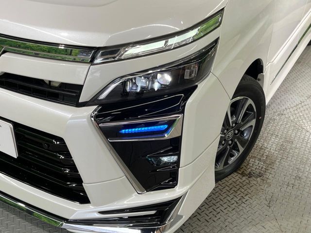 TOYOTA VOXY 2019