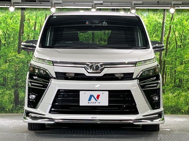 TOYOTA VOXY 2019