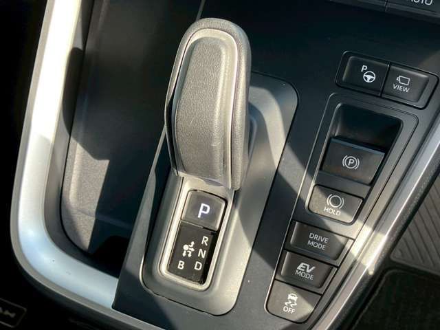 TOYOTA NOAH HYBRID 4WD 2023