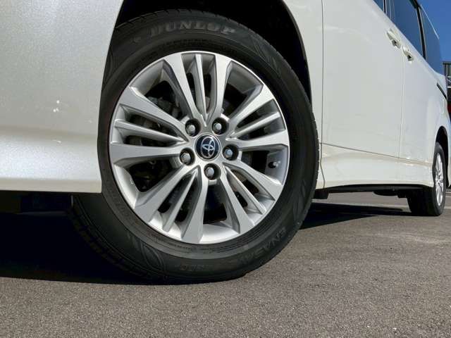 TOYOTA NOAH HYBRID 4WD 2023