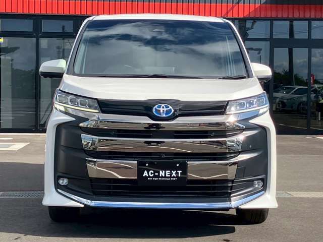 TOYOTA NOAH HYBRID 4WD 2023