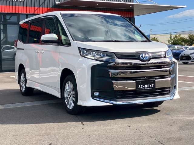 TOYOTA NOAH HYBRID 4WD 2023