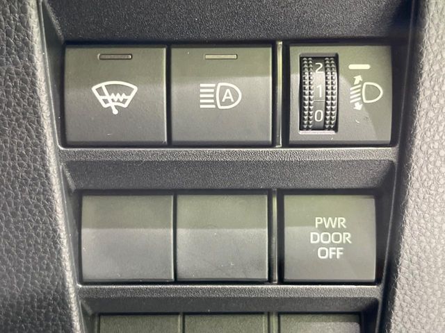 TOYOTA VOXY 4WD 2024