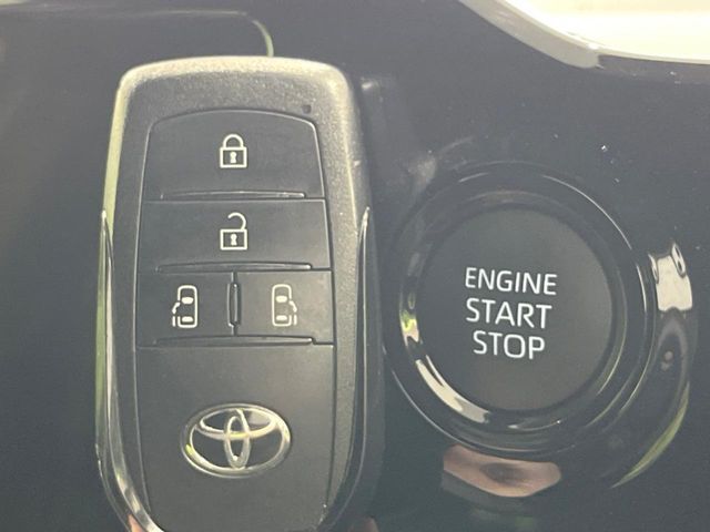 TOYOTA VOXY 4WD 2024