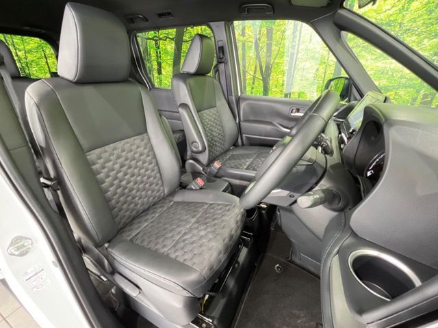 TOYOTA VOXY 4WD 2024