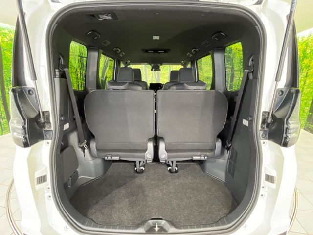 TOYOTA VOXY 4WD 2024