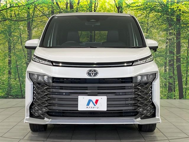 TOYOTA VOXY 4WD 2024