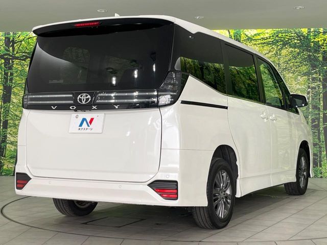 TOYOTA VOXY 4WD 2024