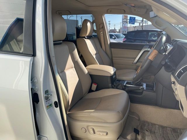 TOYOTA LANDCRUISER PRADO 2022