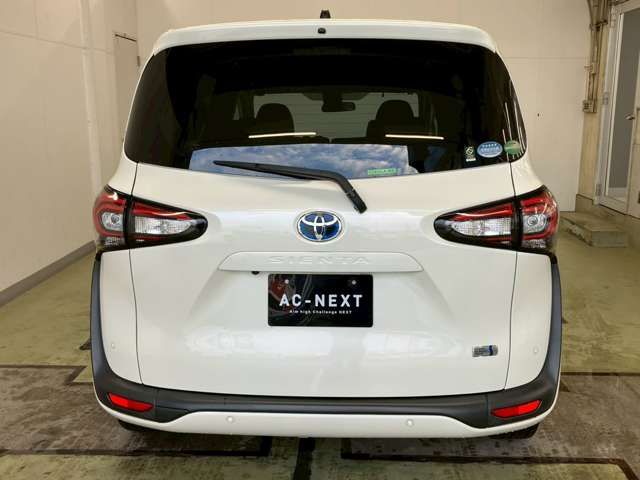 TOYOTA SIENTA HYBRID 2018