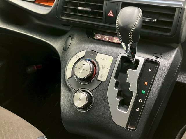 TOYOTA SIENTA HYBRID 2018