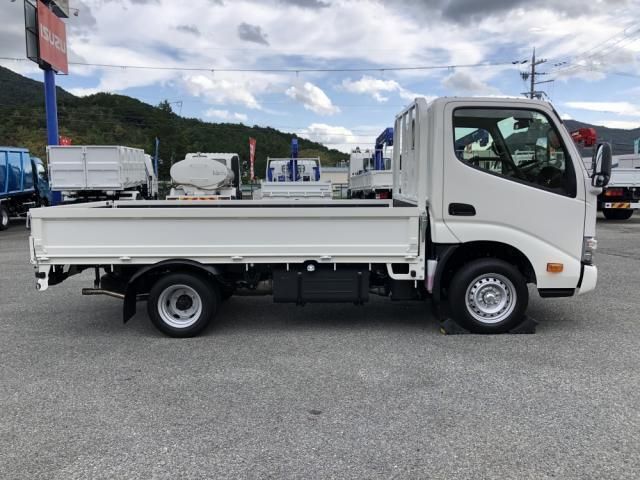 TOYOTA DYNA 2025