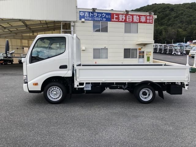 TOYOTA DYNA 2025