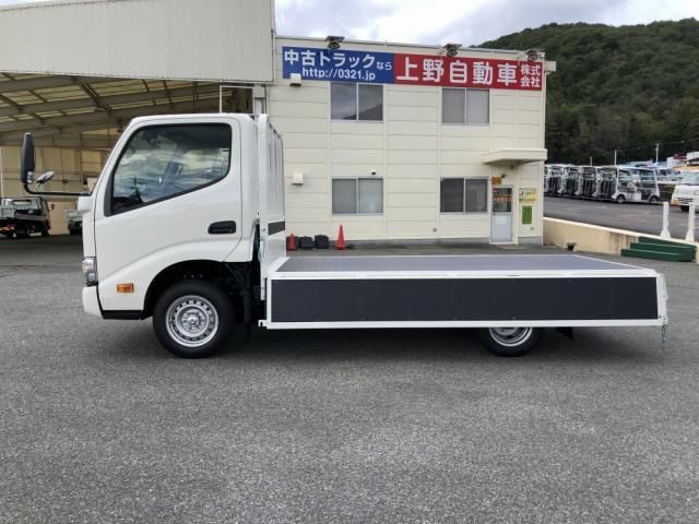 TOYOTA DYNA 2025