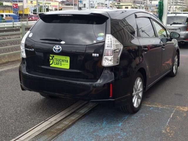 TOYOTA PRIUS Alpha 2012