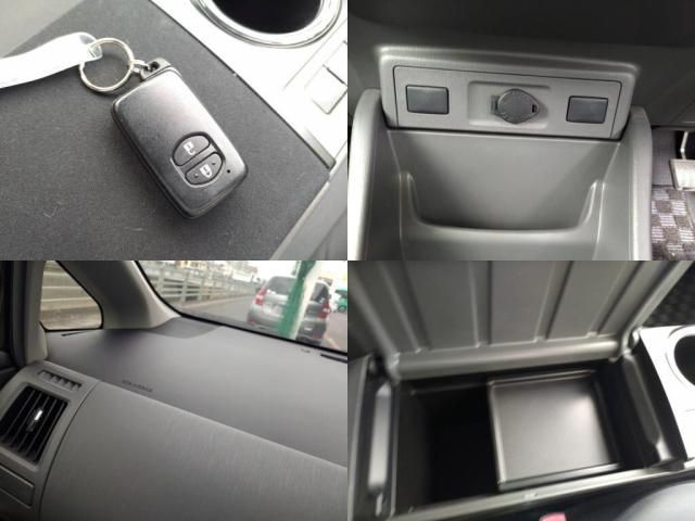 TOYOTA PRIUS Alpha 2012