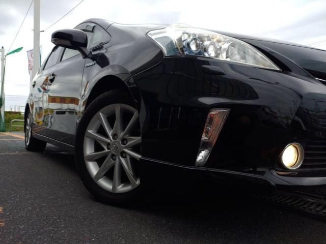 TOYOTA PRIUS Alpha 2012
